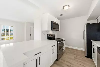 8-10 NE 9th Avenue, Deerfield Beach, FL 33441 - Photo 7