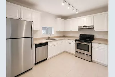711 N Pine Island Road #204, Plantation, FL 33324 - Photo 3