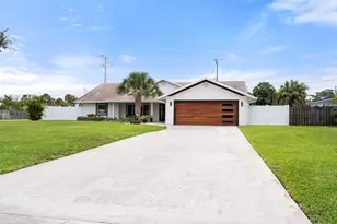701 SE Dolphin Dr, Stuart, FL 34996 - Photo 49