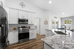 701 SE Dolphin Dr, Stuart, FL 34996 - Photo 11