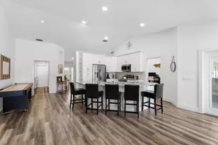 701 SE Dolphin Dr, Stuart, FL 34996 - Photo 15