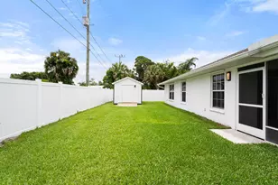 701 SE Dolphin Dr, Stuart, FL 34996 - Photo 41