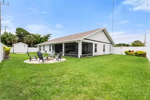 701 SE Dolphin Dr, Stuart, FL 34996 - Photo 43
