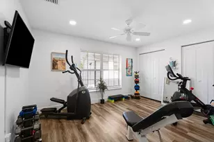 701 SE Dolphin Dr, Stuart, FL 34996 - Photo 33