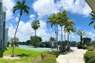 879 NE 195th St, Miami, FL 33179 - Photo 3
