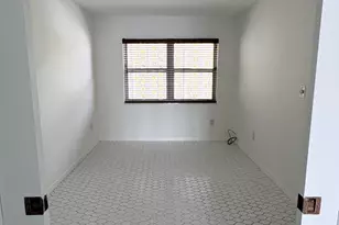 879 NE 195th St, Miami, FL 33179 - Photo 23