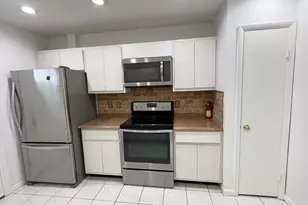879 NE 195th St, Miami, FL 33179 - Photo 13