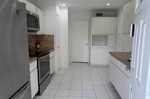 879 NE 195th St, Miami, FL 33179 - Photo 15