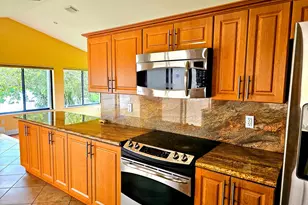 566 Village Lake Dr, Weston, FL 33326 - Photo 9