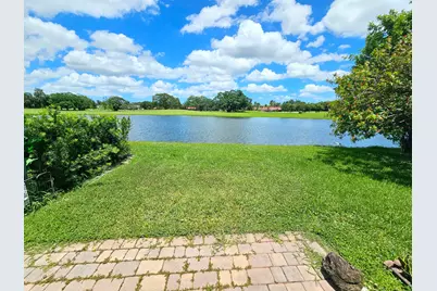 566 Village Lake Drive, Weston, FL 33326 - Photo 11