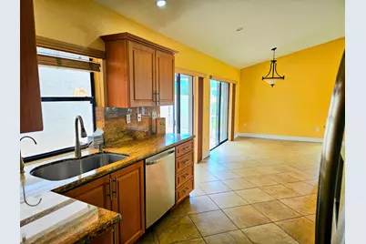 566 Village Lake Drive, Weston, FL 33326 - Photo 11