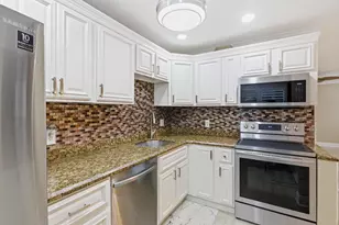 34 Colonial Club Dr, Boynton Beach, FL 33435 - Photo 3