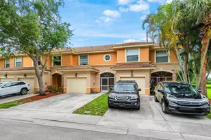 357 River Bluff Ln, Royal Palm Beach, FL 33411 - Photo 3