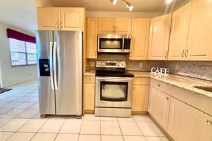 4032 Newcastle B, Boca Raton, FL 33434 - Photo 3