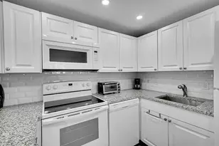 646 Flanders N, Delray Beach, FL 33484 - Photo 11