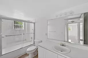 8363 Lake Dr, Doral, FL 33166 - Photo 11