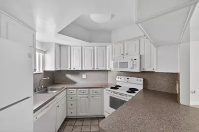 8373 Lake Drive #Apt 307, Doral, FL 33166 - Photo 5