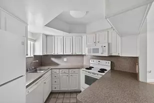 8373 Lake Dr, Doral, FL 33166 - Photo 5