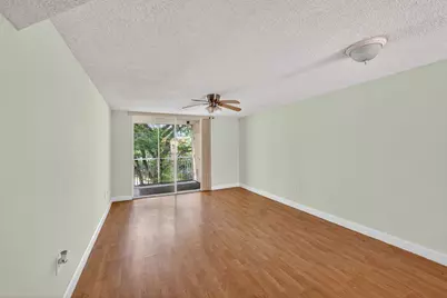 8373 Lake Drive #Apt 307, Doral, FL 33166 - Photo 3