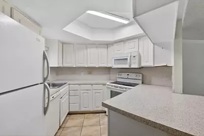 8373 Lake Drive #101, Doral, FL 33166 - Photo 11
