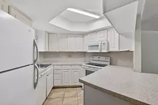 8373 Lake Dr, Doral, FL 33166 - Photo 11