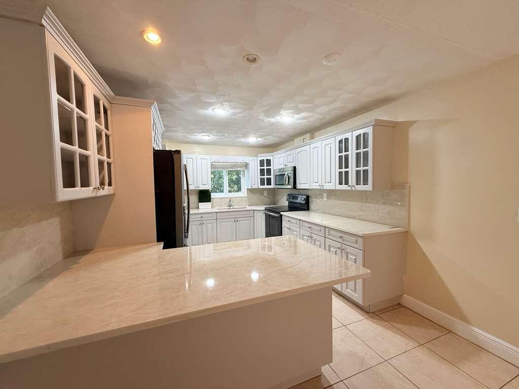 2210 Taylor St #207 - 2210 Taylor St #207, Hollywood, FL 33020 Luxury Property | Jose Angel Pina