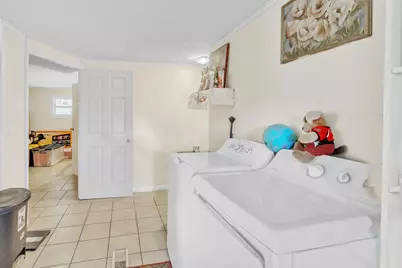 32 Lisa Lane, Greenacres, FL 33463 - Photo 9