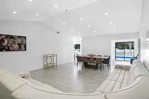 10131 Camelback Ln, Boca Raton, FL 33498 - Photo 9