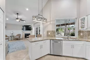 11911 Classic Dr, Coral Springs, FL 33071 - Photo 7