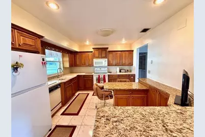 2000 NW 86th Terrace, Pembroke Pines, FL 33024 - Photo 7