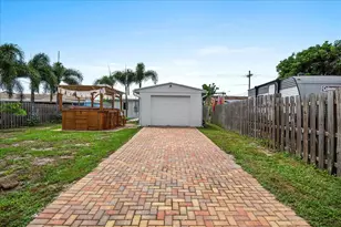 727 Bunker Rd, West Palm Beach, FL 33405 - Photo 21