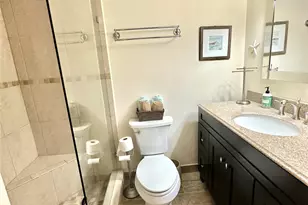 18 Colonial Club Dr, Boynton Beach, FL 33435 - Photo 9