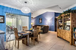 9720 SW 12th St, Pembroke Pines, FL 33025 - Photo 7