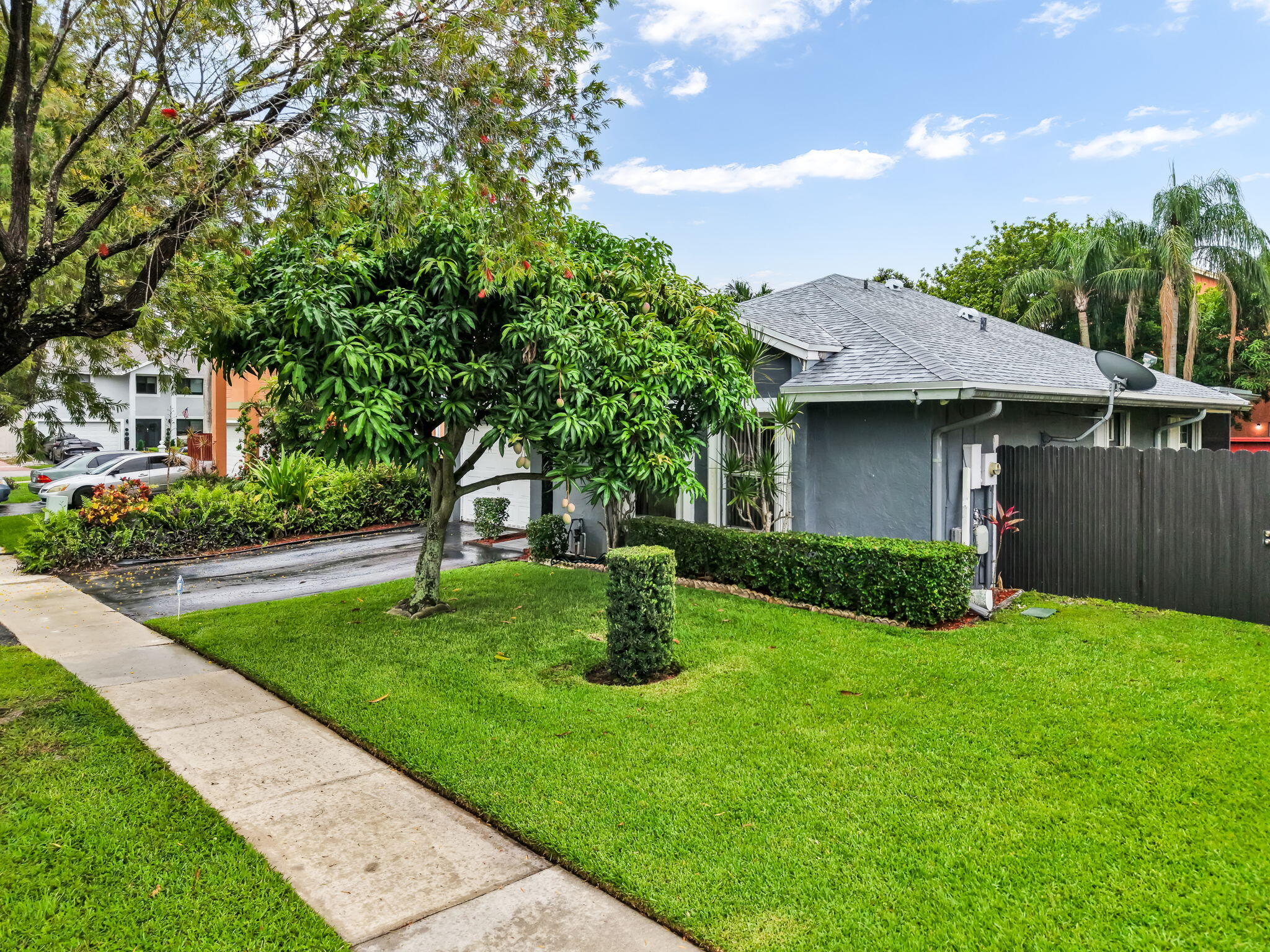 9720 SW 12th St main architectural view