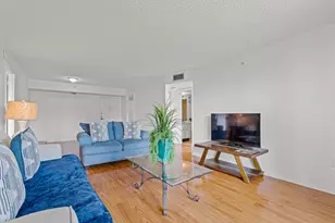 900 St Charles Pl, Pembroke Pines, FL 33026 - Photo 9