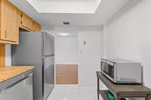 900 St Charles Pl, Pembroke Pines, FL 33026 - Photo 5