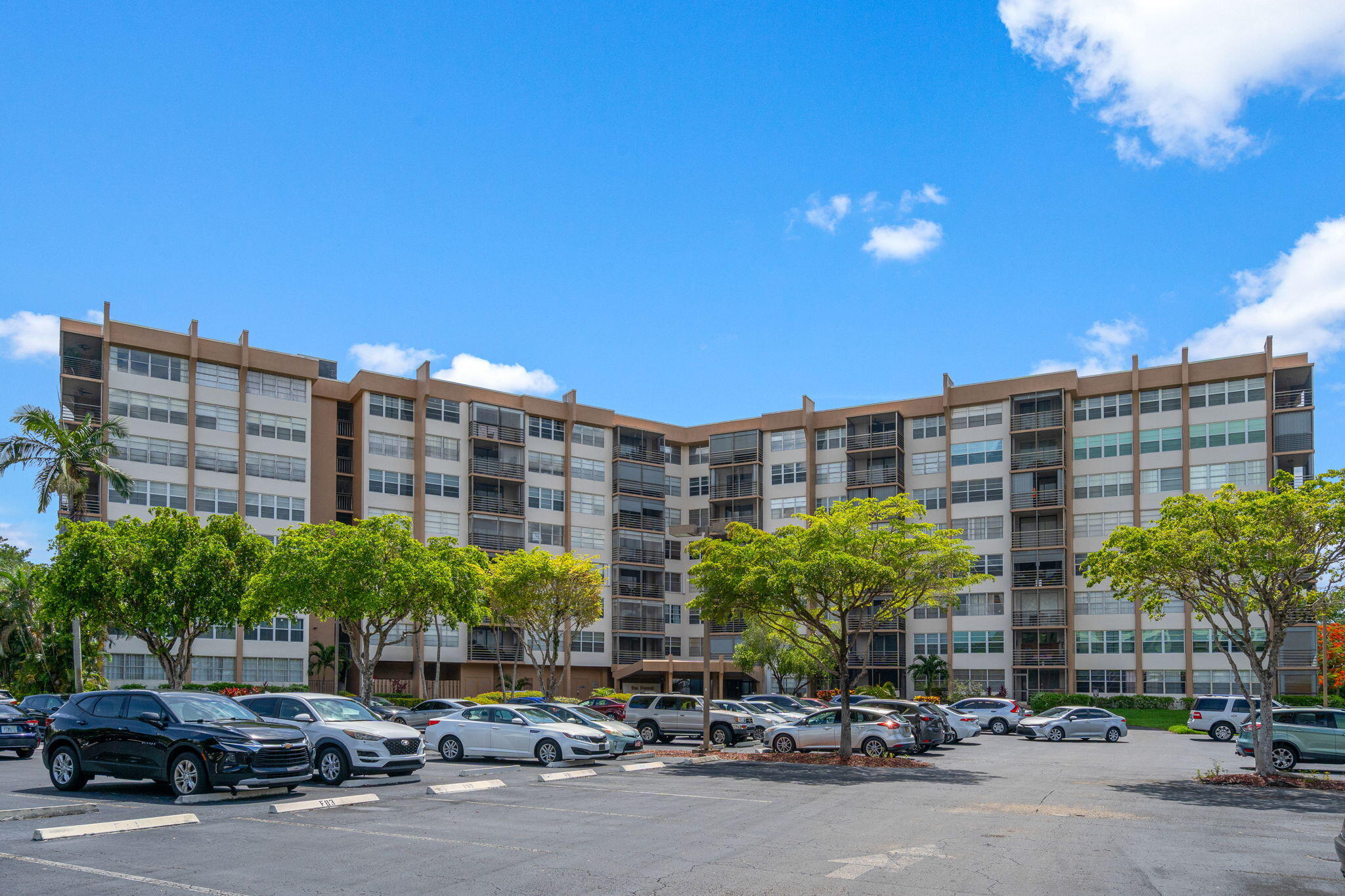 900 St Charles Pl #221 - 900 St Charles Pl #221, Pembroke Pines, FL 33026 Luxury Property | Jose Angel Pina