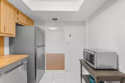 900 Saint Charles Place #221, Pembroke Pines, FL 33026 - Photo 5