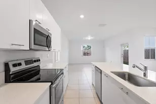 2405 NW 131st Cir, Miami, FL 33167 - Photo 5