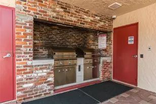 1015 Country Club Dr, Margate, FL 33063 - Photo 9
