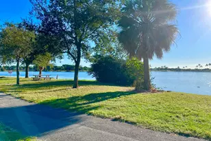 2920 Cynthia Ln, Lake Worth Beach, FL 33461 - Photo 33