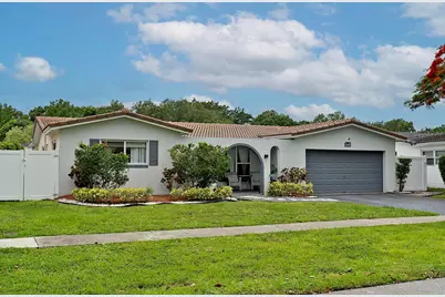 10476 NW 3rd Street, Plantation, FL 33324 - Photo 3