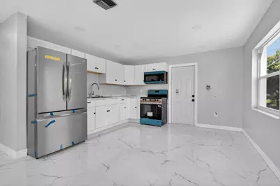 245 SW 11th Avenue, South Bay, FL 33493 - Photo 9