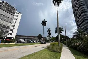 26 Diplomat Pkwy, Hallandale, FL 33009 - Photo 13