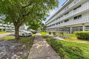 1100 NE 191st St, Miami, FL 33179 - Photo 3
