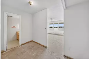 1100 NE 191st St, Miami, FL 33179 - Photo 19
