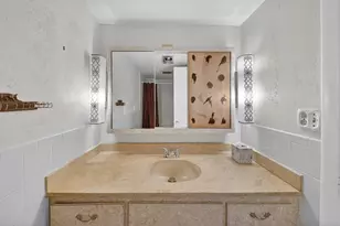 1100 NE 191st St, Miami, FL 33179 - Photo 25