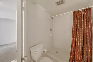1100 NE 191st St, Miami, FL 33179 - Photo 23