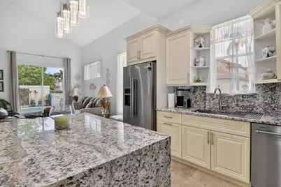 32 Monterey Pointe Drive, Palm Beach Gardens, FL 33418 - Photo 17