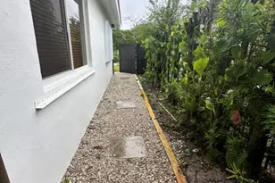 950 E Dayton Cir, Fort Lauderdale, FL 33312 - Photo 17
